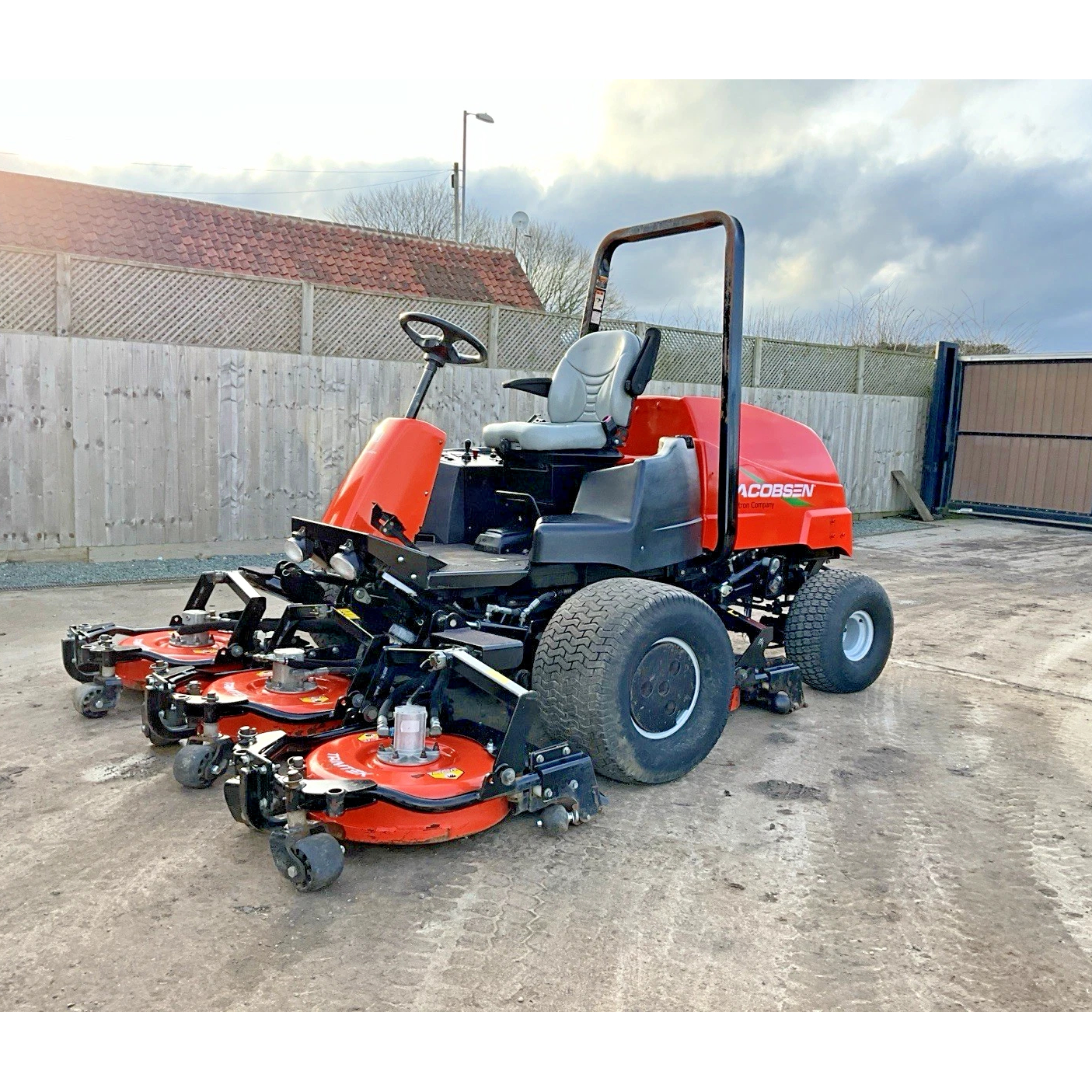 2012 JACOBSEN AR522 5 GANG POD WIDE AREA RIDE ON LAWN MOWER